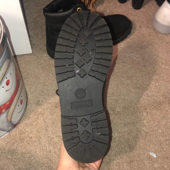 Black and gold timberlands - Picture 3 of 6